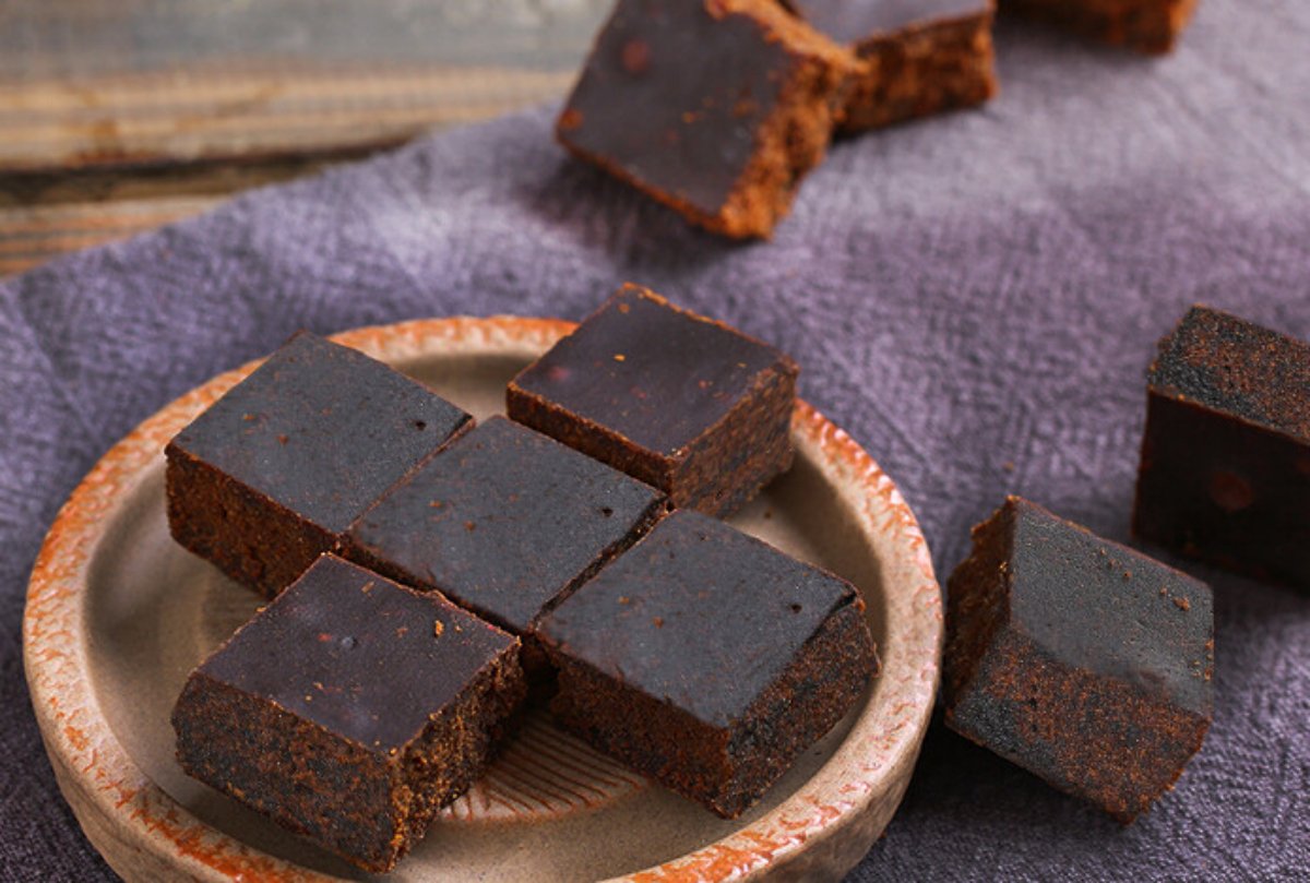 Yunnan specialty: handmade dark brown sugar for relieving the pain during menstrual